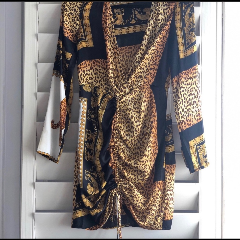 Pattern long sleeve V neck mini dress